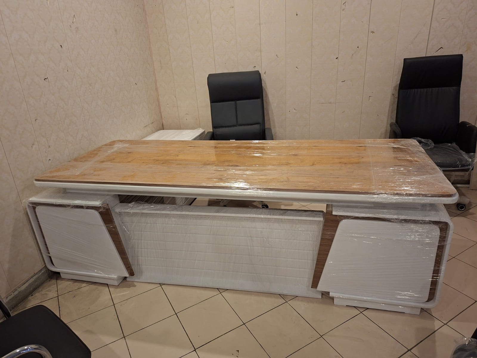 Crust Executive Table 8'*3'
